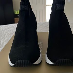 Michael Kors skyler bootie. Like new condition